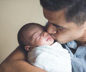 Mann bringt drittes Kind zur Welt: So schön sind die Geburtsfotos