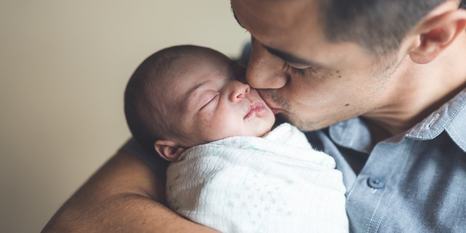 Mann bringt drittes Kind zur Welt: So schön sind die Geburtsfotos