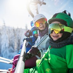 Wir empfehlen diese 12 Skigebiete für den Skiurlaub mit Kindern & aktuelle Preise