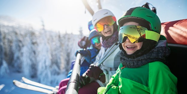 Diese 12 Skigebiete sind ideal für den Skiurlaub mit Kindern & aktuelle Preise