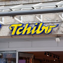 Stylisch und farbenfroh: Das Kerzen-Set von Tchibo sorgt für stimmungsvolle Deko