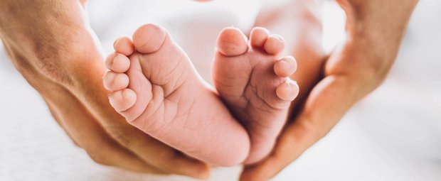 Glückwünsche zur Geburt: 50 Sprüche für neugeborene Mädchen und Jungs