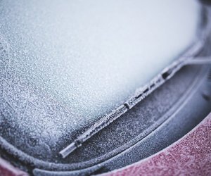 Windschutzscheiben‑Abdeckung richtig befestigen: So geht’s wirklich richtig!