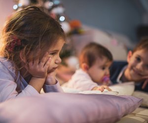 Eltern-Hack&#x3A;&#x20;Stille&#x20;Nacht&#x3F;&#x20;Von&#x20;wegen&#x21;&#x20;5&#x20;Tipps,&#x20;wie&#x20;du&#x20;den&#x20;weihnachtlichen&#x20;Geschwisterzoff&#x20;meisterst