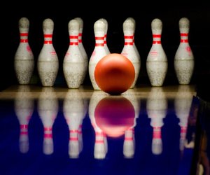 Alle Neune oder Strike? Was ist der Unterschied zwischen Kegeln und Bowling?