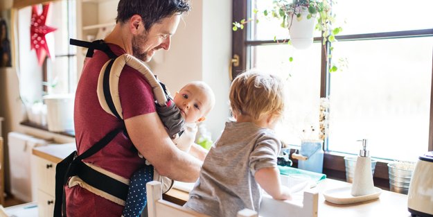 Vaterschaftsurlaub: Brauchen Väter wirklich eine Extraeinladung um sich um ihre Kinder zu kümmern?