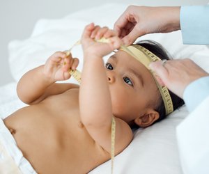 Kopfumfang des Babys – warum er so wichtig ist und wie man ihn misst