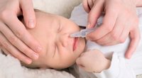 Nasentropfen für Babys: Warum manche nicht ganz ungefährlich sind