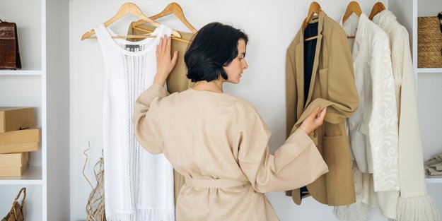Böse Überraschung im Kleiderschrank: Diese Tricks helfen gegen Motten