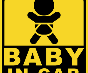 Im Notfall ist der Baby-an-Bord-Aufkleber am Auto entscheidend