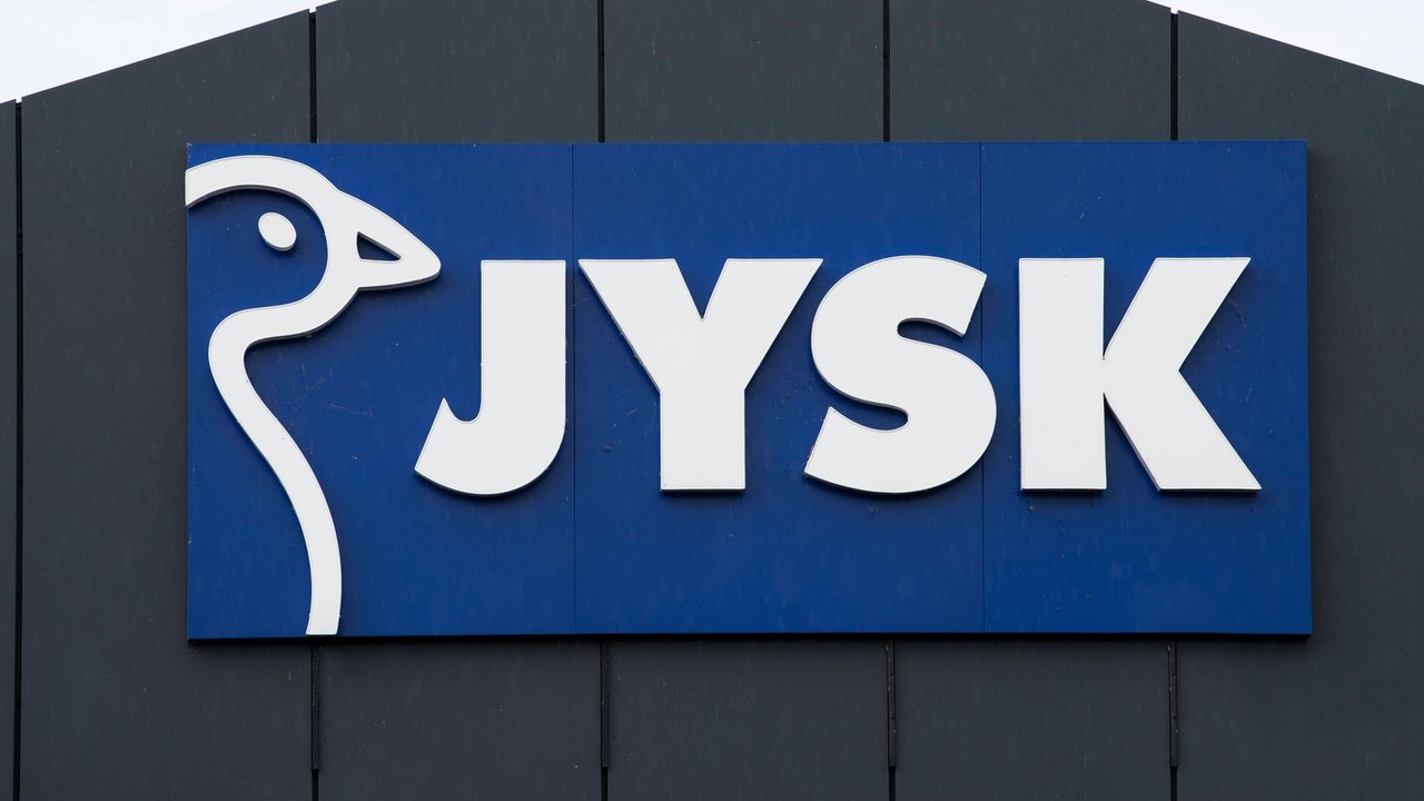 Die Deko-Schale in Marmoroptik von Jysk zieht alle Blicke auf sich und ist trotzdem dezent.
