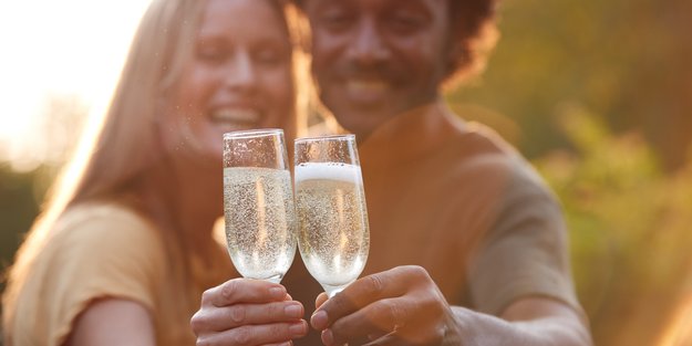 Kristallhochzeit: Diese Bedeutung hat der 15. Hochzeitstag