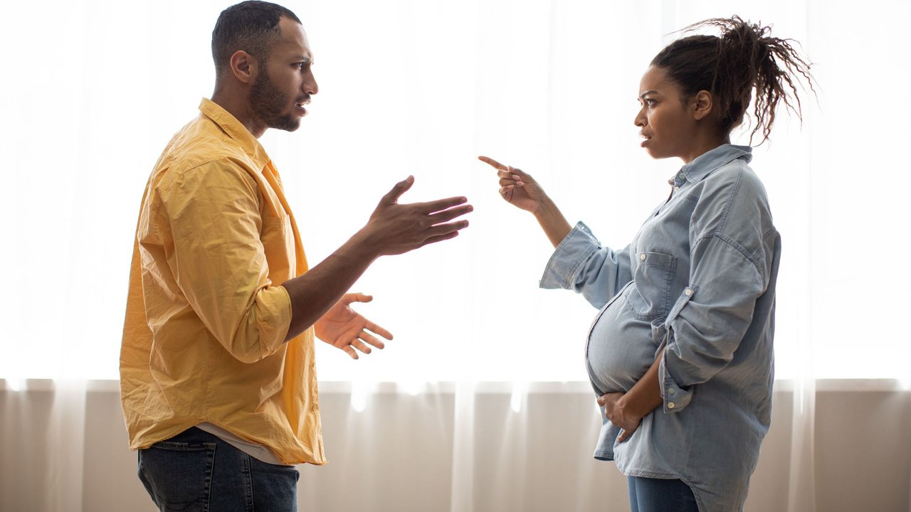 Streit in der Schwangerschaft: Paar streitet sich