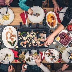 Gesellig schlemmen: Die 3 Sieger im Raclette-Grill-Test von Stiftung Warentest