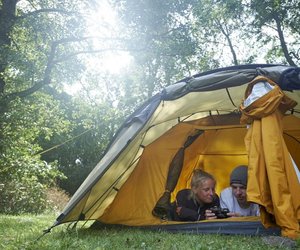 Radikal reduziert: Amazon verkauft großes Camping-Zelt zum halben Preis