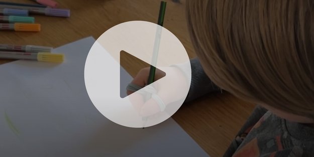 Wie cool: Mit diesem Trick hält dein Kind seine Stifte automatisch richtig