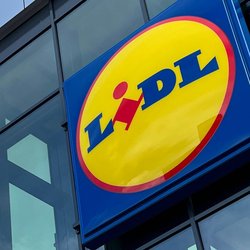 Lidls lilafarbener Gusseisen-Bräter – das Must-Have für Schmorgerichte und Braten