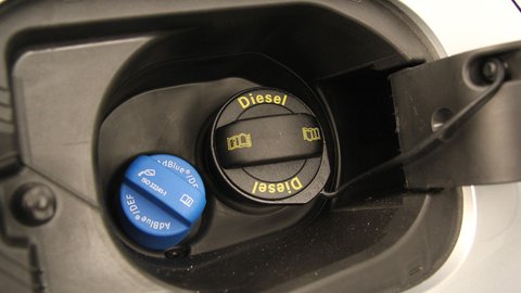 Adblue-Mangel: Kann ich den Diesel-Zusatz selbst herstellen?, Leben &  Wissen