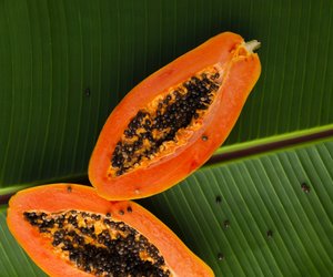 Papaya essen: So isst du die exotische Frucht