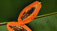 Papaya essen: So isst du die exotische Frucht