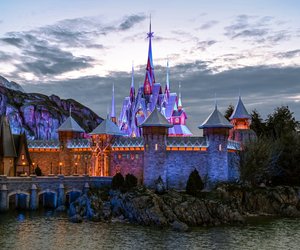 Disney-Fans&#x20;aufgepasst&#x3A;&#x20;Disneyland&#x20;Paris&#x20;verr&#x00E4;t&#x20;Er&#x00F6;ffnungsdatum&#x20;der&#x20;Frozen&#x20;World&#x20;&#x2013;&#x20;das&#x20;erwartet&#x20;Familien&#x21;