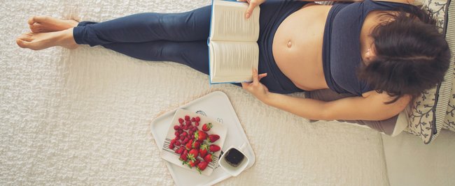 Schwangerschafts­ratgeber: 20 tolle Bücher für Schwangere