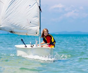 Optimist-Segeln fürs Kind: Ab welchem Alter ins Hobby starten?