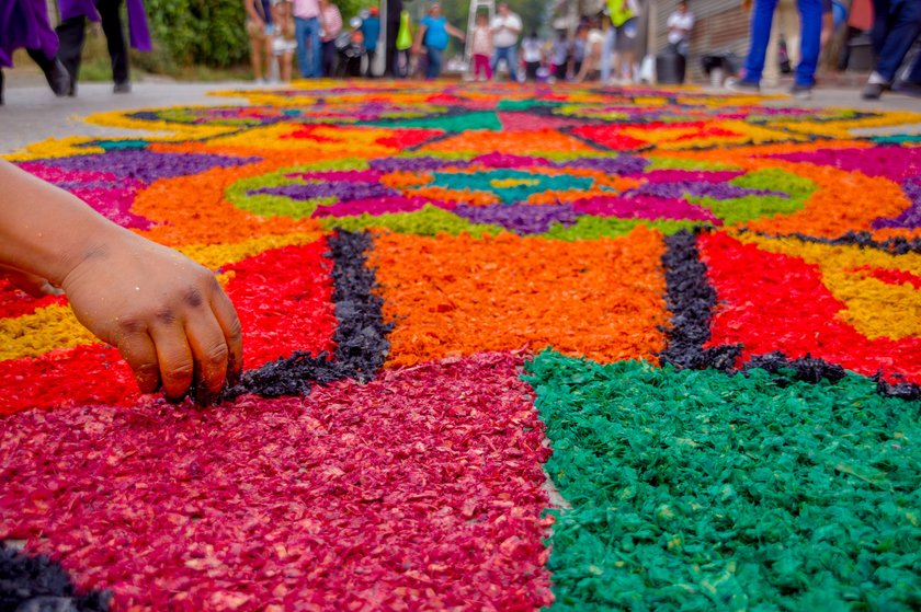 Blumenteppich in Guatemala