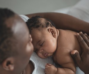 Papa-Kind-Bonding: 12 Tipps, wie ihr eine tiefe Bindung zu eurem Baby aufbaut