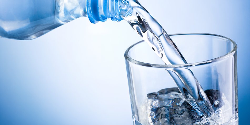 Achtung: Öko-Test warnt vor diesem Mineralwasser für Babynahrung