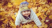 Baby anziehen im Herbst: So kleidet ihr euer Baby in der goldenen Jahreszeit