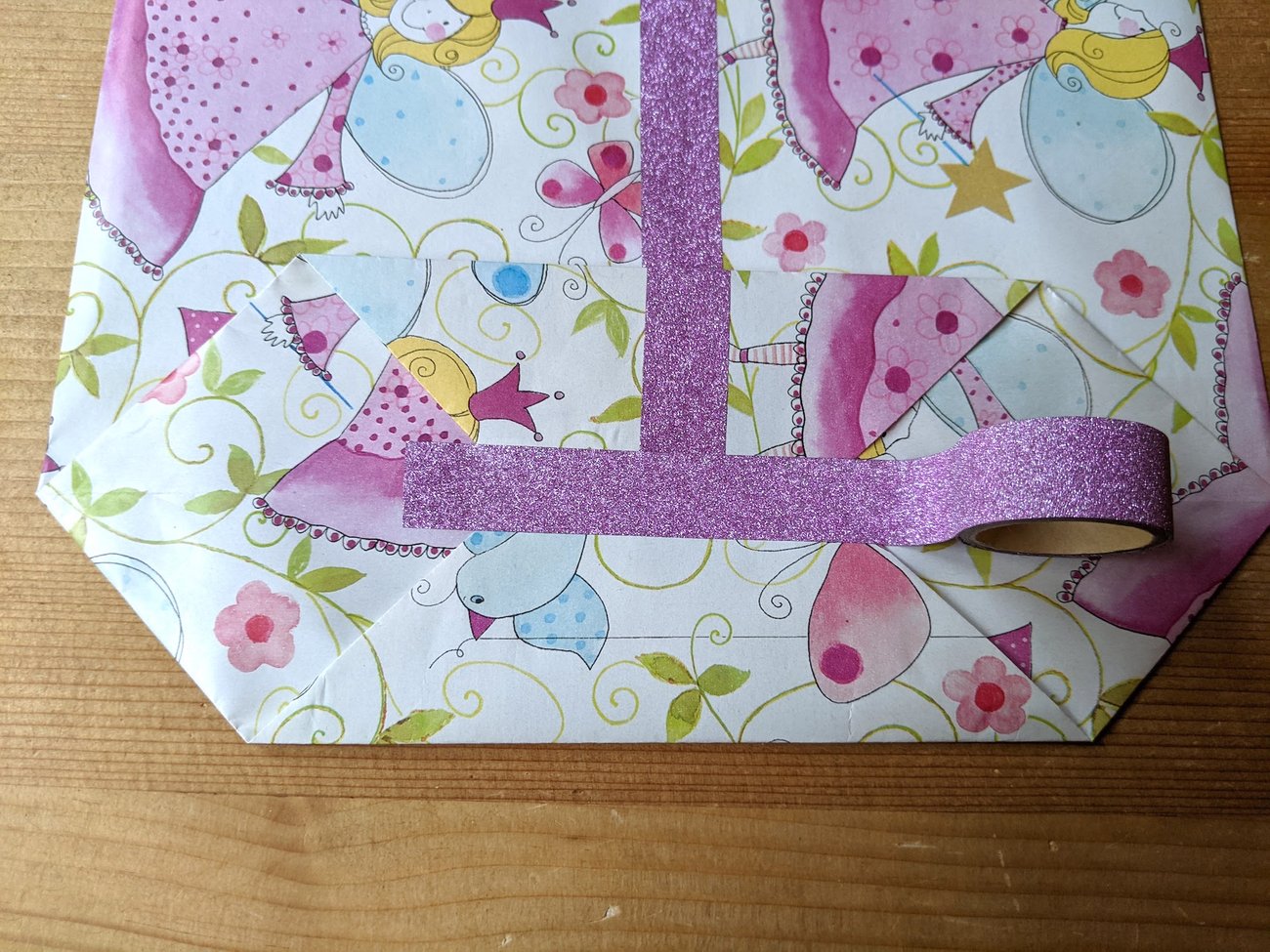 Nie wieder kaufen! Tüte aus Geschenkpapier selber basteln