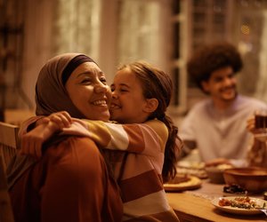15 Eid Mubarak Wünsche: Liebevolle Sprüche zum Fastenbrechen