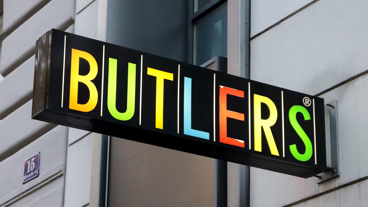 Butlers hat eine schöne Dose im Angebot, die sich als perfekt als Aufbewahrungsort für eure Pflaster eignet.