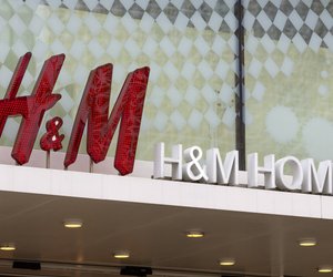 Blickfang für dein Zuhause: Der handgewebte Kissenbezug von H&M Home