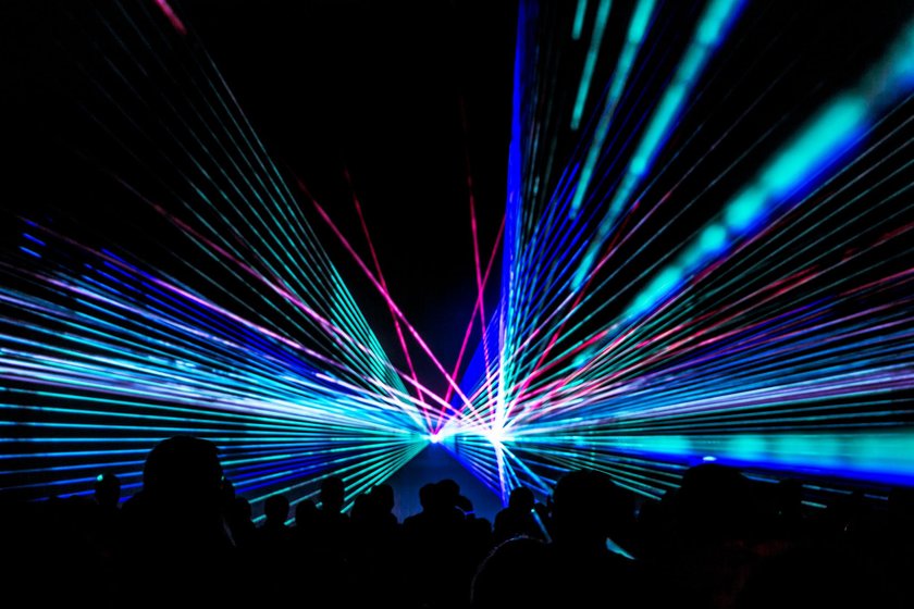 Lasershow auf Rave-Bühne