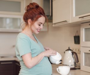 Fencheltee in der Schwangerschaft: Was werdende Mamas über die Teesorte wissen sollten
