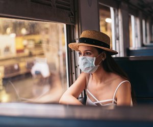 Maske bei warmen Temperaturen tragen: 5 Tipps, wie es angenehmer wird