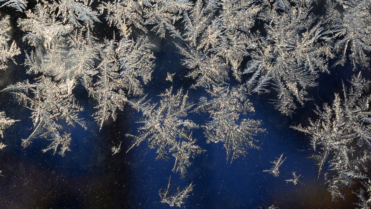 Weihnachtliches Schneetreiben bringen dir diese Sticker an Fenster und Co.