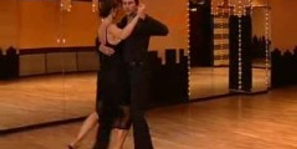 Tanzkurs Tango: Grundschritte - die Tanzlehrer tanzen vor