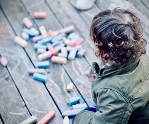 Woraus besteht Kreide – und warum quietscht sie?