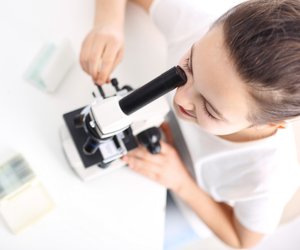 Mikroskop für Kinder: Das sind unsere Favoriten für kleine Forscher*innen