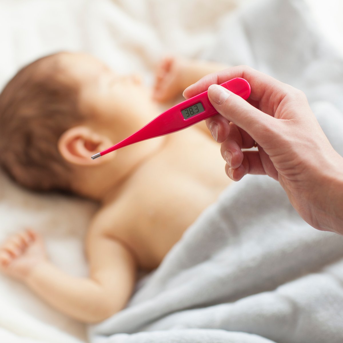 Fieber messen beim Baby: So wirds ganz exakt