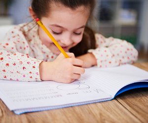 Tag der Handschrift: 5 Tipps, wie ihr eure Kinder fördern könnt