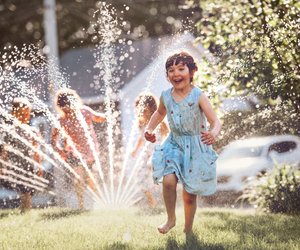 Kein Pool im Garten? 8 erfrischende Wasserspaß-Gadgets für eure Familie
