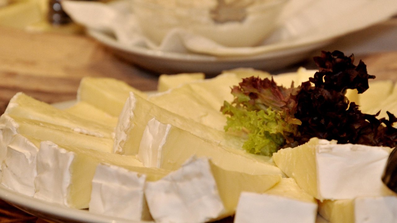 Der Brie-Teller hat während der Schwangerschaft leider nichts auf dem Speiseplan verloren.