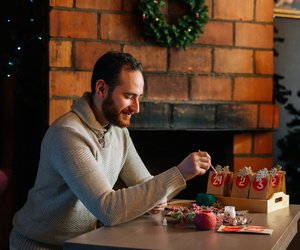 24 Türchen Vorfreude: 18 Adventskalender, die Papas Herz höherschlagen lassen