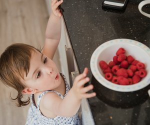 Himbeeren fürs Baby: Ab wann darf es die süßen Beeren essen?