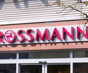 Jetzt&#x20;bei&#x20;Rossmann&#x3A;&#x20;Diese&#x20;Kinder-Wasserrutsche&#x20;f&#x00FC;r&#x20;den&#x20;Garten&#x20;sorgt&#x20;f&#x00FC;r&#x20;Abk&#x00FC;hlung