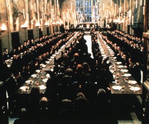 Diese schwebenden Amazon-Kerzen zum kleinen Preis bringen den Zauber der großen Halle in dein Wohnzimmer!